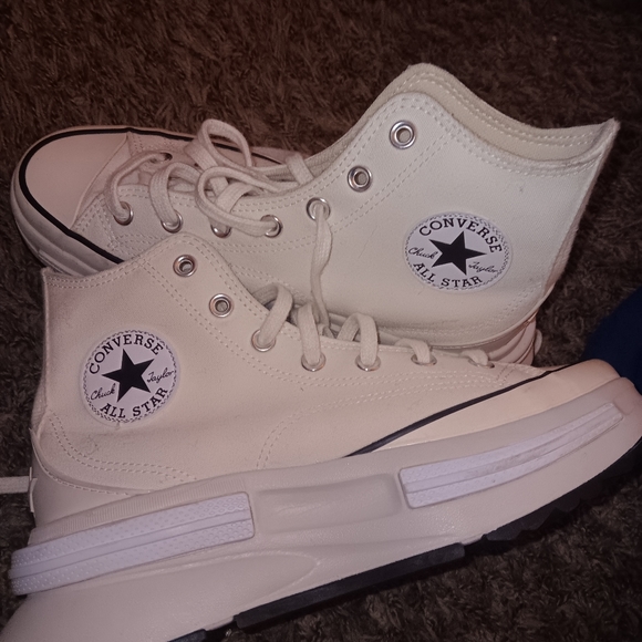 These are converse high tops shoes - Picture 1 of 1
